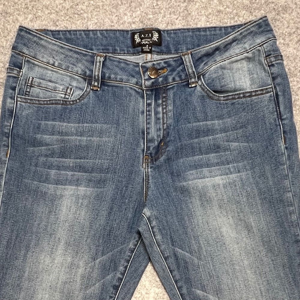 AZI New York Women Medium Wash Pom Pom Trim Cropped Slim Jeans Size 4 - Picture 3 of 8